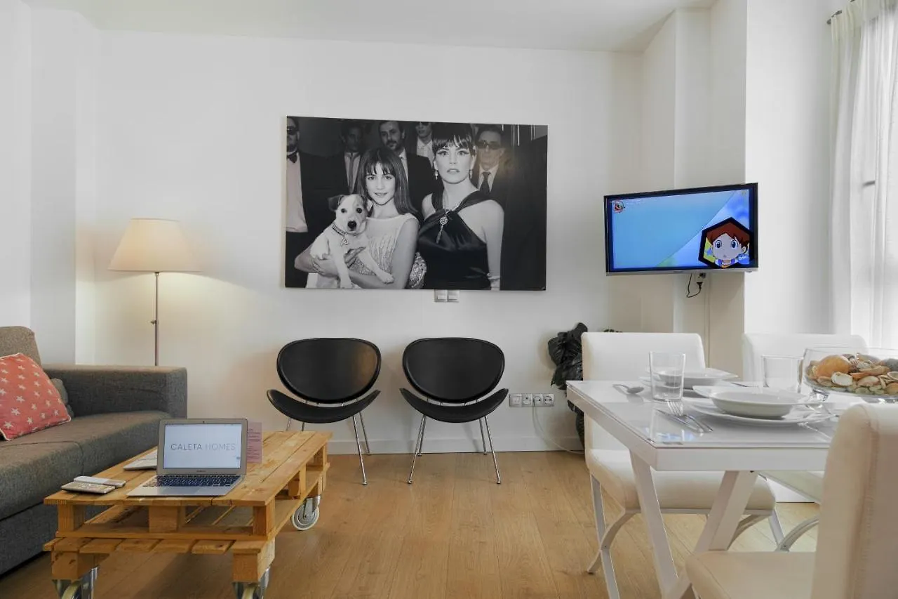 Caleta Homes - Apartamentos Pompidou Malaga 0*,